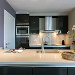 Casiola - Spacious With Private Car Park Apartment