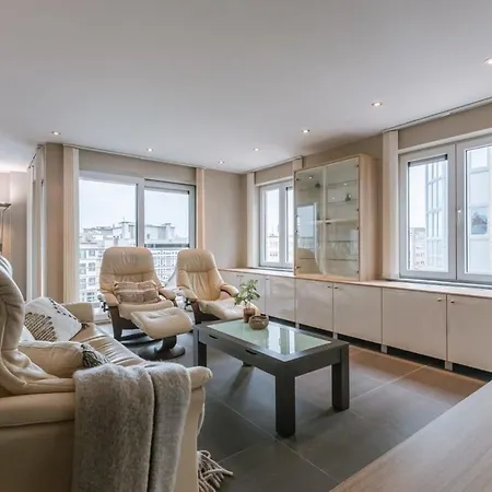 Huswell - Spacious With Private Car Park