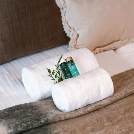 Apartman Huswell - Spacious With Private Car Park *