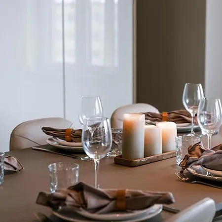 Huswell - Spacious With Private Car Park Appartement