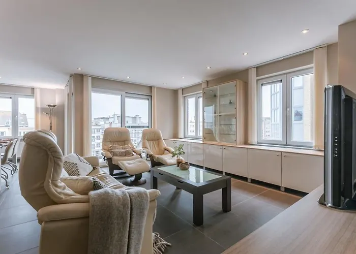 Huswell - Spacious With Private Car Park *