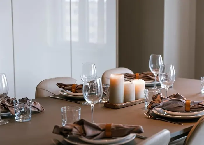 Huswell - Spacious With Private Car Park Appartement